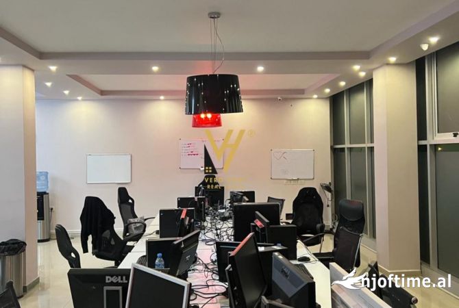Ambient biznesi me qera 3+1 ne Tirane - 1,900 Euro