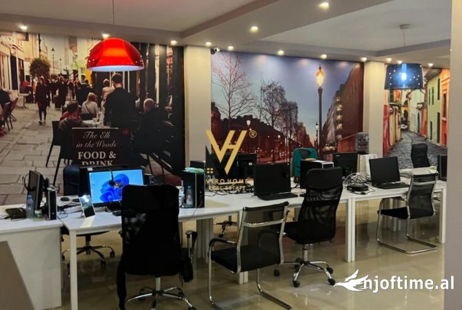 JEPET ZYRE 265 M2 ME QERA TE ISH FUSHA E AVIACIONIT 1.900 EURO