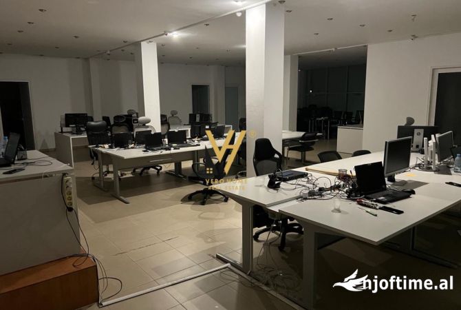 Ambient biznesi me qera 3+1 ne Tirane - 1,900 Euro