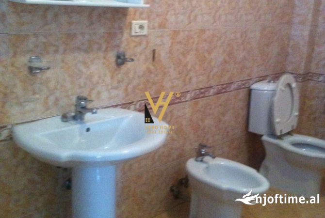 Shtepi me qera Shtepi Private ne Tirane, 6+1, Mobilimi Pjeserisht e mobiluar, Pagesa 2,500  Euro.