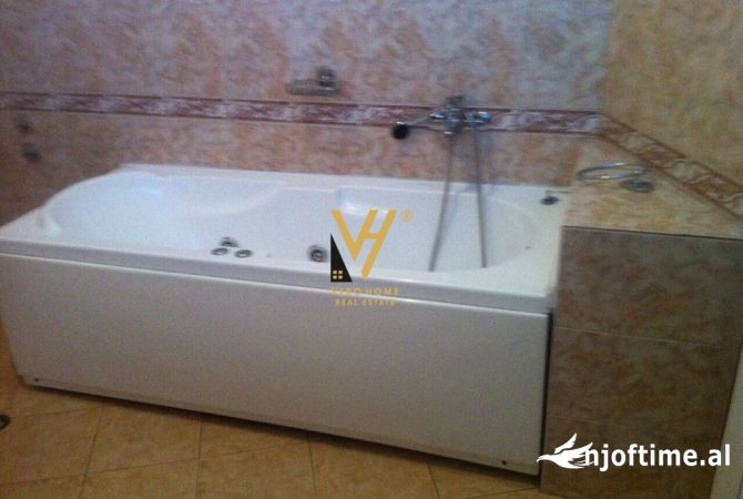 Shtepi me qera 6+1 ne Tirane - 2,500 Euro
