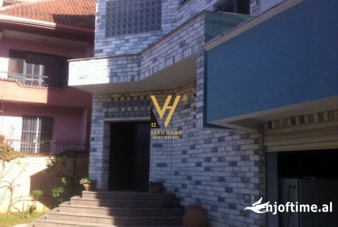 Shtepi me qera 6+1 ne Tirane - 2,500 Euro