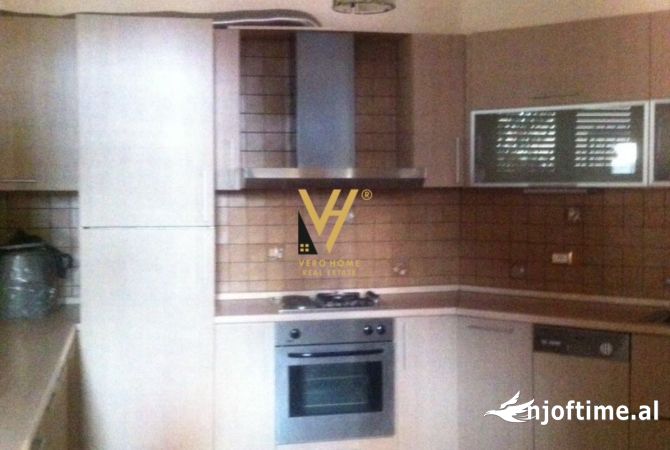 Shtepi me qera Shtepi Private ne Tirane, 6+1, Mobilimi Pjeserisht e mobiluar, Pagesa 2,500  Euro.