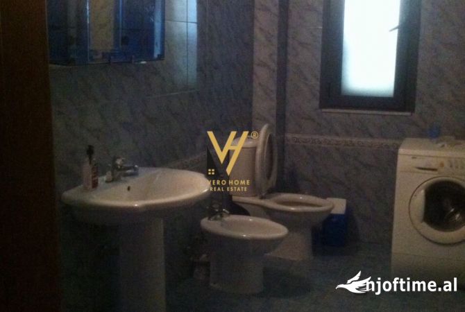 Shtepi me qera Shtepi Private ne Tirane, 6+1, Mobilimi Pjeserisht e mobiluar, Pagesa 2,500  Euro.