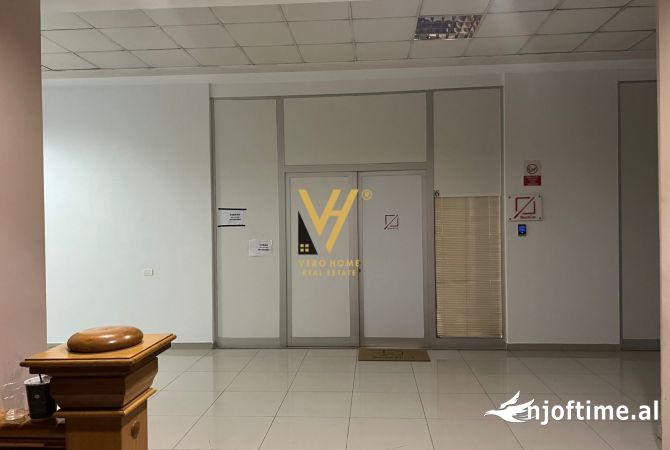 Ambient biznesi me qera 3+1 ne Tirane - 1,200 Euro