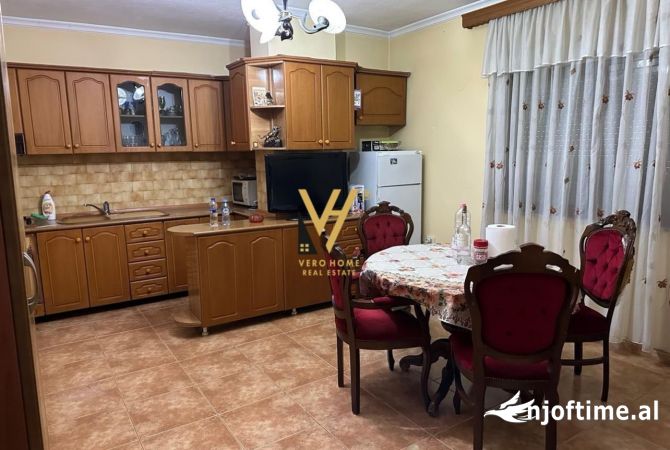 Shtepi ne shitje Apartament ne Tirane, 3+1, Mobilimi Pjeserisht e mobiluar, Pagesa 320,000  Euro.