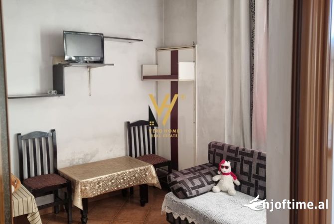 Shtepi me qera Shtepi Private ne Tirane, 4+1, Mobilimi Pjeserisht e mobiluar, Pagesa 1,100  Euro.