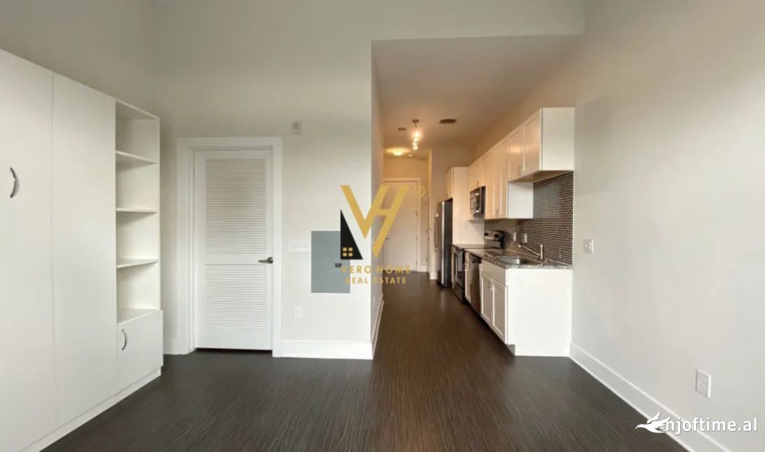 Shtepi ne shitje Apartament ne Tirane, 4+1, Mobilimi Bosh, pa mobiluar, Pagesa 246,000  Euro.