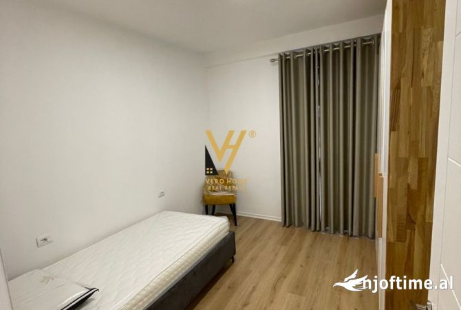 Shtepi ne shitje Apartament ne Tirane, 3+1, Mobilimi E mobiluar, Pagesa 332,000  Euro.