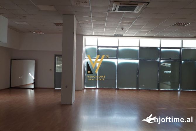 Ambient biznesi me qera 3+1 ne Tirane - 2,500 Euro