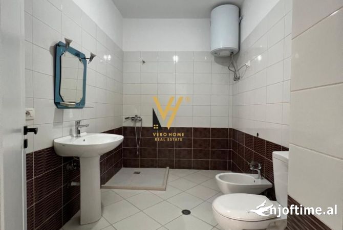 Shtepi ne shitje Apartament ne Tirane, 2+1, Mobilimi Bosh, pa mobiluar, Pagesa 137,000  Euro.