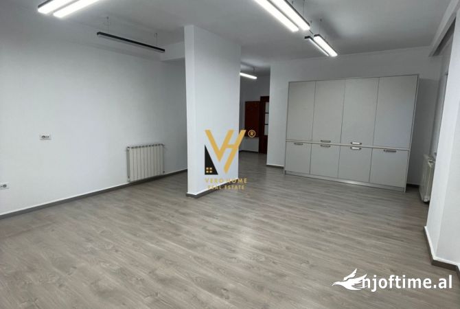 Ambient biznesi me qera 3+1 ne Tirane - 1,000 Euro