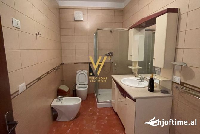 Ambient biznesi me qera 3+1 ne Tirane - 1,000 Euro