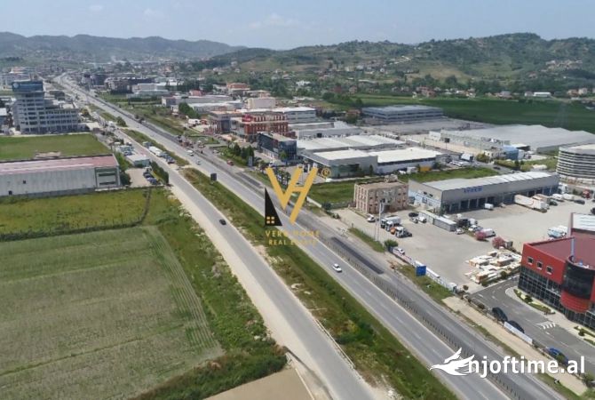 Truall ose Toke  ne Tirane - 114,000 Euro