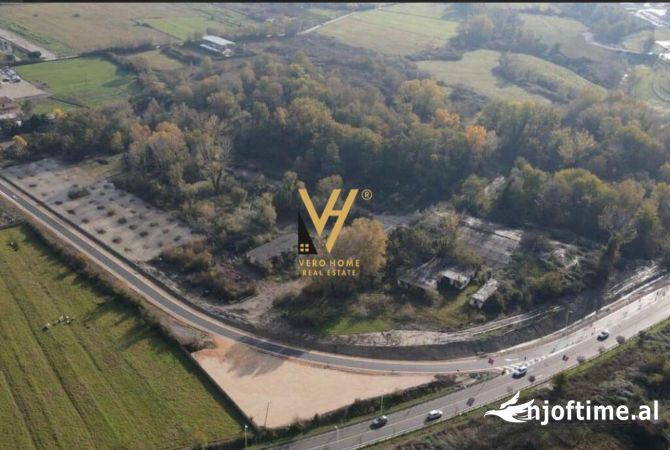 Truall ose Toke  ne Tirane - 2,800 Euro