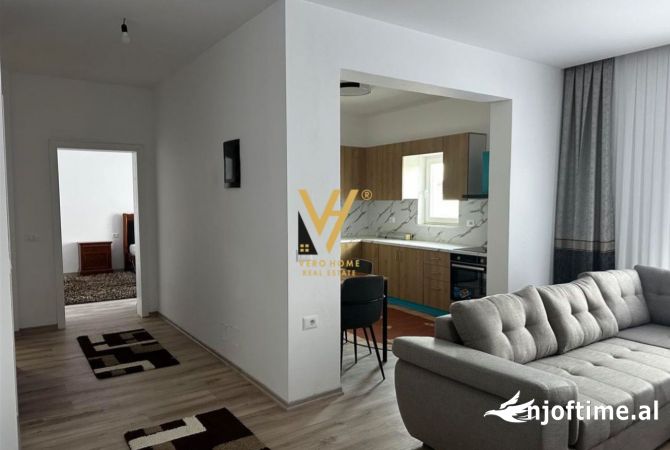 Shtepi me qera Shtepi Private ne Tirane, 3+1, Mobilimi E mobiluar, Pagesa 70,000  Leke.