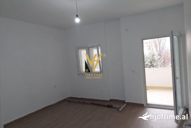 Shtepi ne shitje Apartament ne Tirane, 1+1, Mobilimi Bosh, pa mobiluar, Pagesa 129,000  Euro.