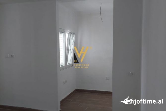 Shtepi ne shitje Apartament ne Tirane, 1+1, Mobilimi Bosh, pa mobiluar, Pagesa 120,000  Euro.