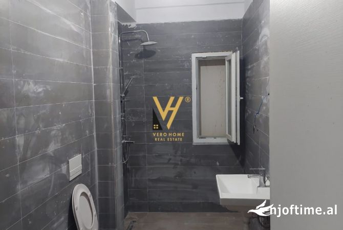 Shtepi ne shitje Apartament ne Tirane, 1+1, Mobilimi Bosh, pa mobiluar, Pagesa 75,200  Euro.