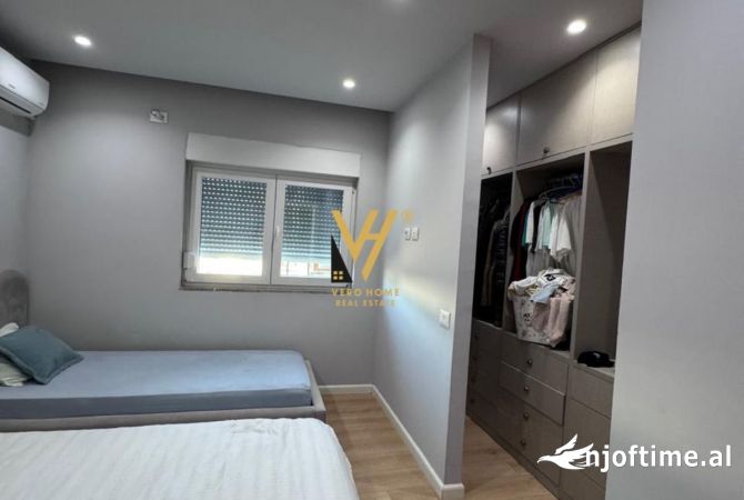 Shtepi ne shitje Apartament ne Tirane, 1+1, Mobilimi E mobiluar, Pagesa 135,000  Euro.