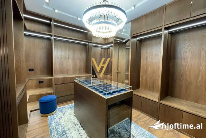 Shtepi me qera Vila Luksoze ne Tirane, 3+1, Mobilimi E mobiluar, Pagesa 4,000  Euro.