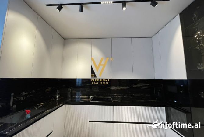 Shtepi me qera Vila Luksoze ne Tirane, 3+1, Mobilimi E mobiluar, Pagesa 4,000  Euro.