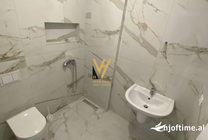 JEPET ZYRE 96 M2 ME QERA TE RRUGA MYSLYM SHYRI 700 EURO