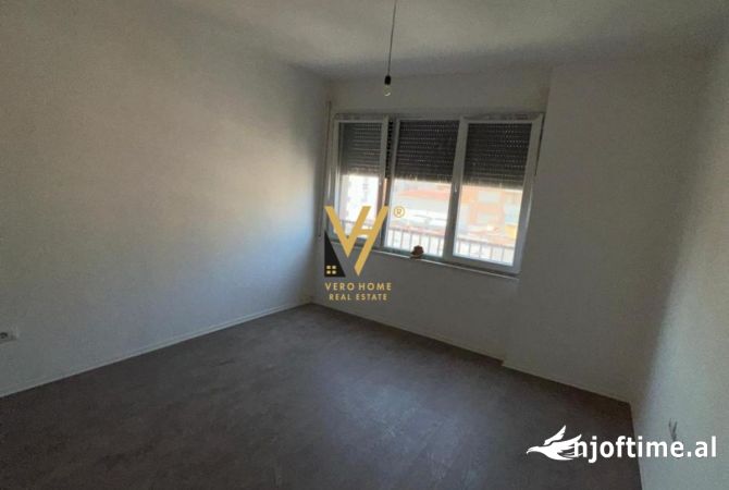 Ambient biznesi me qera 3+1 ne Tirane - 900 Euro