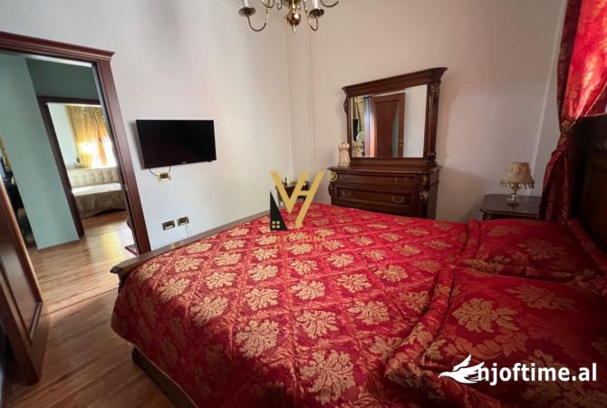 Shtepi me qera Apartament ne Tirane, 4+1, Mobilimi E mobiluar, Pagesa 1,300  Euro.