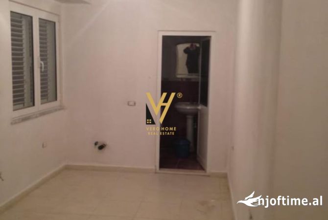 Ambient biznesi me qera 3+1 ne Tirane - 550 Euro