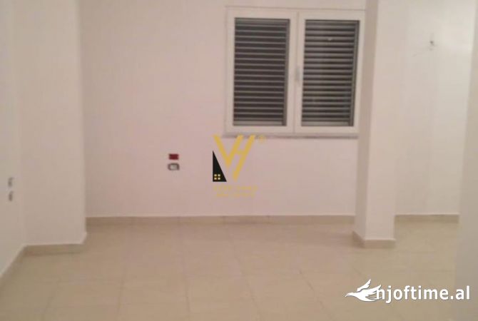 Ambient biznesi me qera 3+1 ne Tirane - 550 Euro