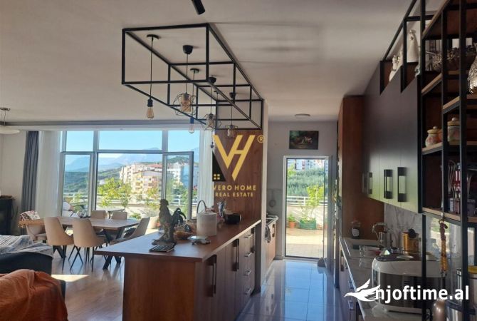 Shtepi ne shitje Duplex(shtepi me 2 kate) ne Tirane, 5+1, Mobilimi E mobiluar, Pagesa 650,000  Euro.