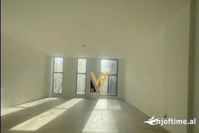 Ambient biznesi me qera 3+1 ne Tirane - 50,000 Leke