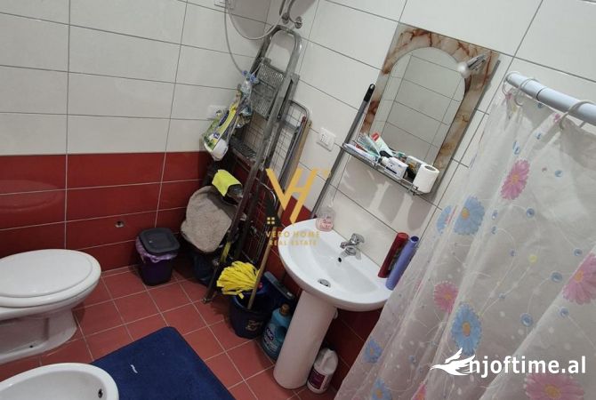 Ambient biznesi me qera 3+1 ne Tirane - 45,000 Leke