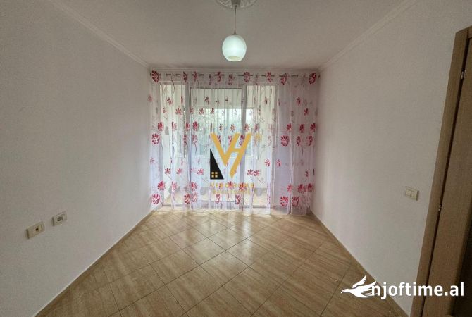 Shtepi ne shitje Apartament ne Tirane, 1+1, Mobilimi Pjeserisht e mobiluar, Pagesa 92,000  Euro.