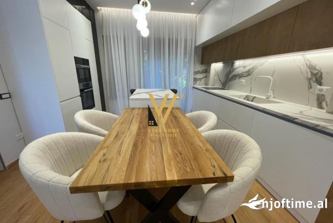 Shtepi me qera Vila Luksoze ne Tirane, 2+1, Mobilimi E mobiluar, Pagesa 3,000  Euro.