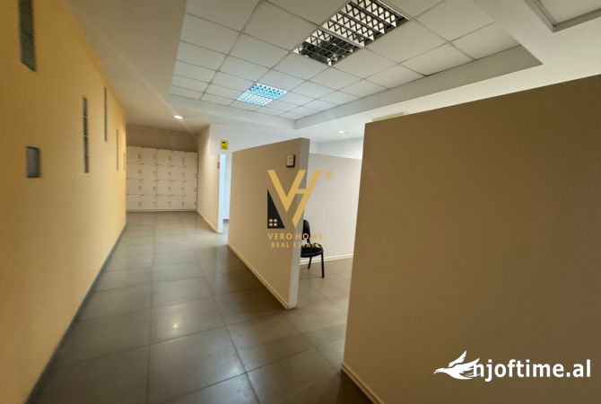 JEPET ZYRE 1.300 M2 ME QERA PRANE HOTEL HILTON , KOMPLEKSI DELIJORGJI 12.000 EURO