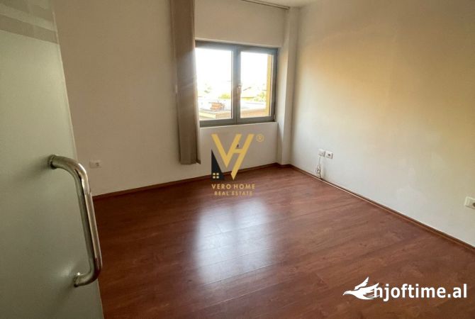 Ambient biznesi me qera 3+1 ne Tirane - 2,000 Euro