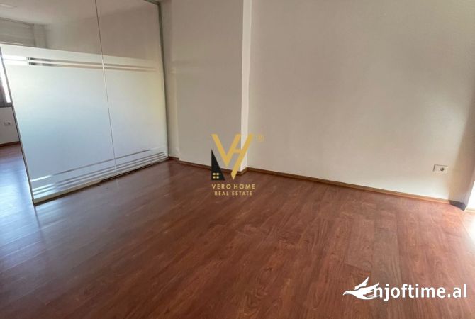 JEPET ZYRE 220 M2 ME QERA TE SELVIA 2.000 EURO