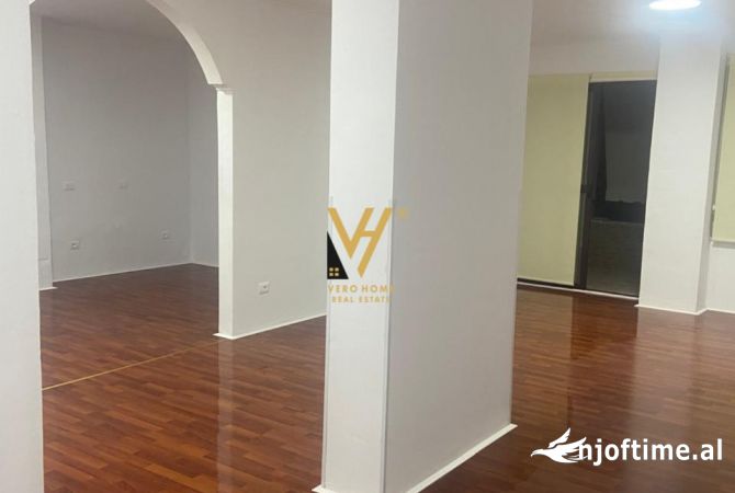 Ambient biznesi me qera 3+1 ne Tirane - 1,500 Euro
