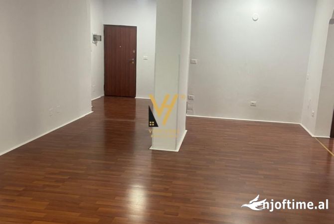 Ambient biznesi me qera 3+1 ne Tirane - 1,500 Euro