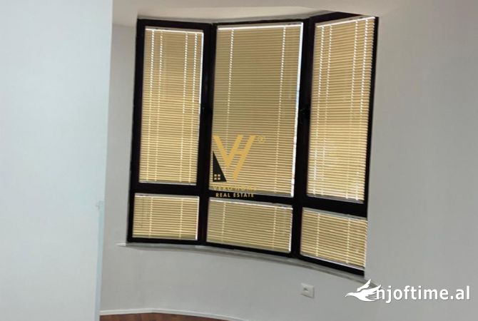 JEPET ZYRE 120 M2 ME QERA TE BLLOKU 1.500 EURO