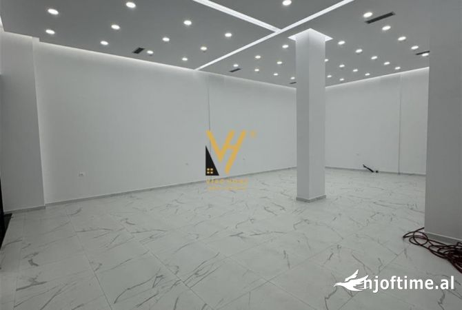 Ambiente Commerciale in Affitto 1+1 a Tirana - 700 Euro