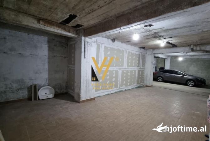 Ambient biznesi me qera 4+1 ne Tirane - 31,000 Euro