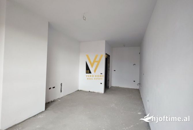 Shtepi ne shitje Apartament ne Tirane, 1+1, Mobilimi Bosh, pa mobiluar, Pagesa 82,500  Euro.