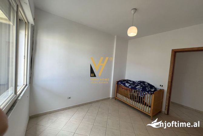 Shtepi ne shitje Apartament ne Tirane, 2+1, Mobilimi Bosh, pa mobiluar, Pagesa 178,000  Euro.
