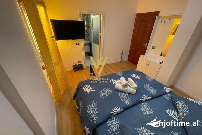 Shtepi me qera 7+1 ne Tirane - 3,500 Euro