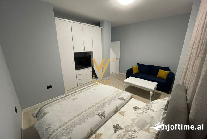 Shtepi me qera 7+1 ne Tirane - 3,500 Euro