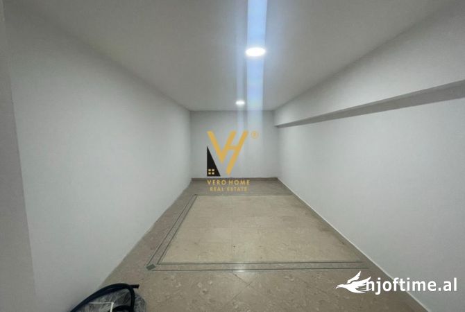 JEPET AMBIENT BIZNESI 170 M2 ME QERA TE PAZAR I RI 2.000 EURO