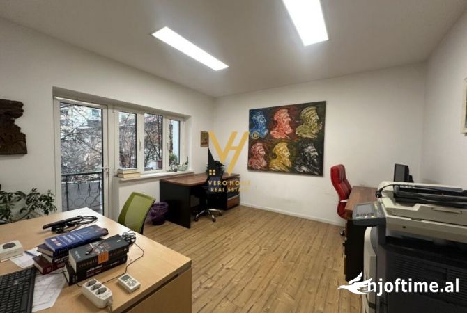 Ambient biznesi me qera 3+1 ne Tirane - 1,200 Euro